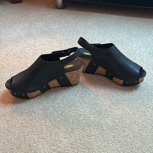 Volatile black leather wedge sandals size 8